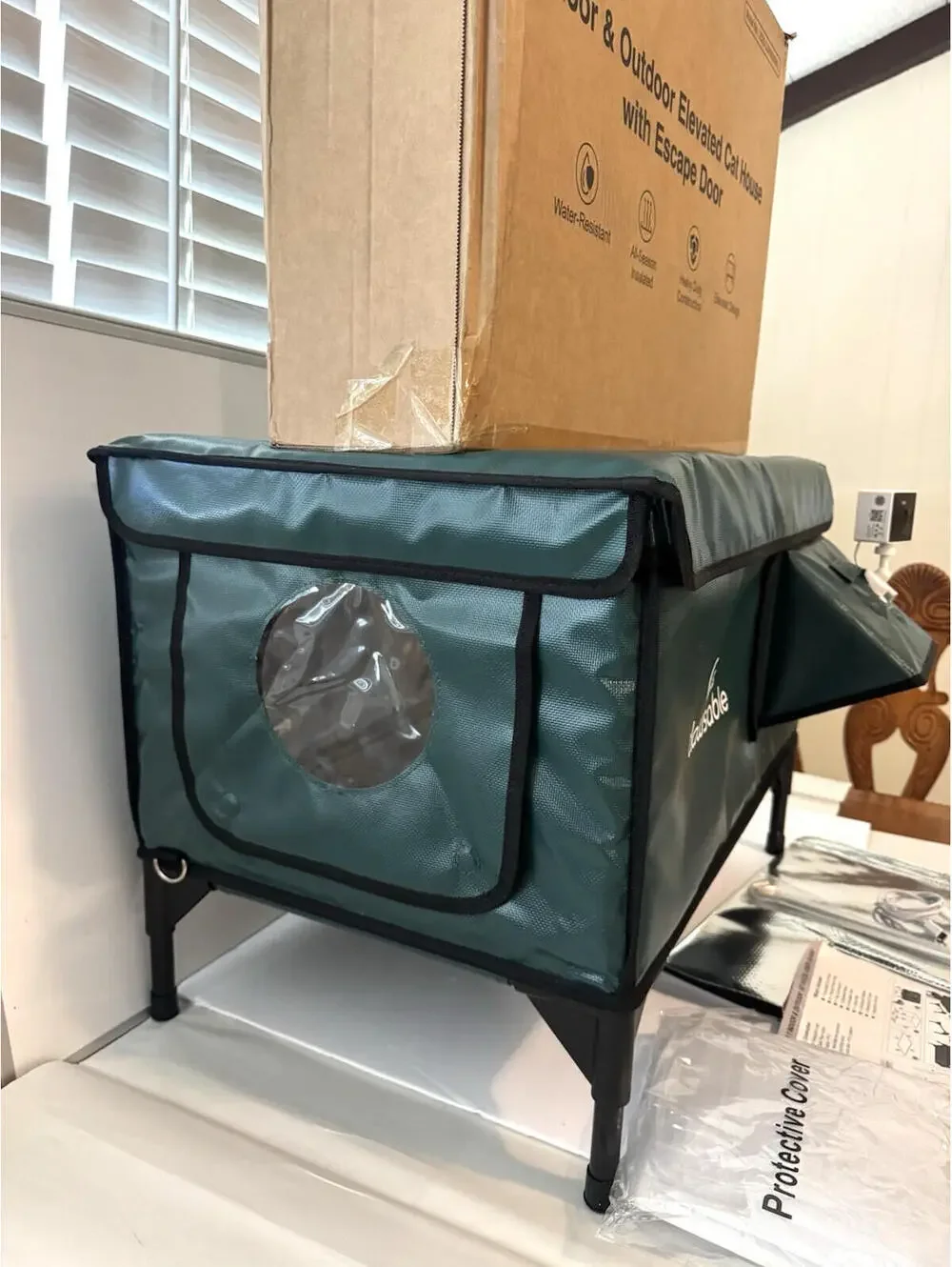 Clawsable Elevated Cat House Indoor Outdoor Insulated Weatherproof Escape Door